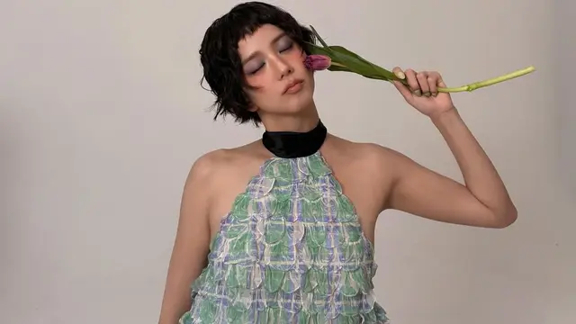 Gaya Perdana Jisoo BLACKPINK Tampil dengan Rambut Pendek dan Micro Bangs, Bikin Pangling