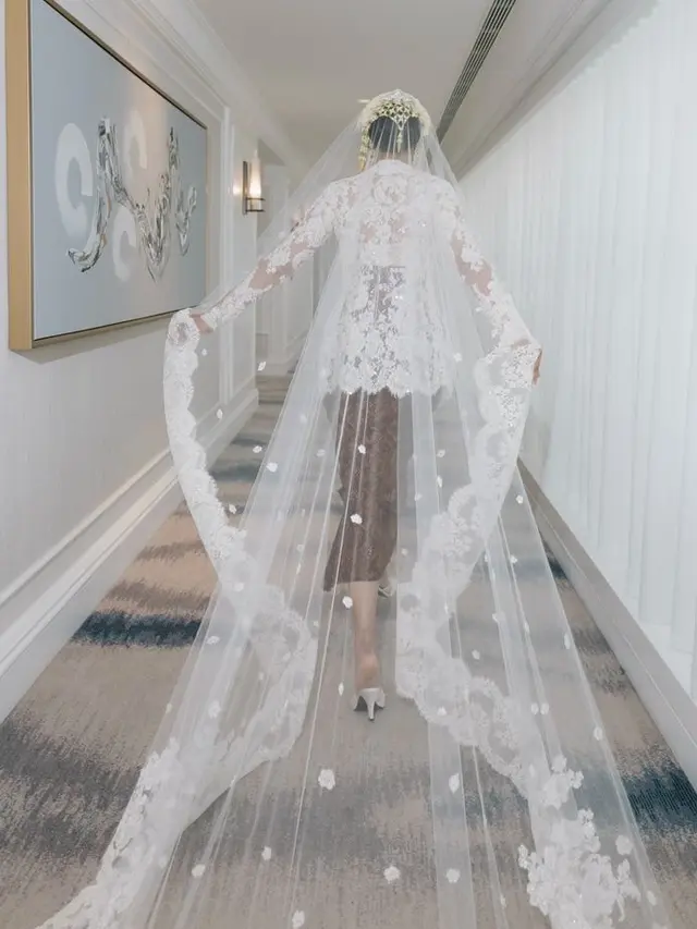 Pernikahan Putri Menteri Kesehatan Budi Gunadi Sadikin, [@svarna_byikatindonesia]