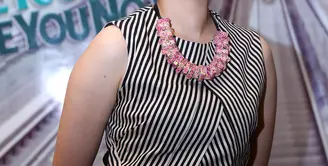 Chelsea Islan berperan sebagai guru bahasa Inggris bernama Amira di film 'Love You Love You Not'. (Galih W. Satria/Bintang.com)
