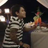 Ratusan doa dan ungkapan rasa bahagia melihat idolanya, Aming dan Evelyn kembali bersatu. Semoga keduanya bisa menghadapi cobaan rumah tangganya dan bisa kembali rukun dalam menjalani rumah tangganya. (Instagram/ev0124)