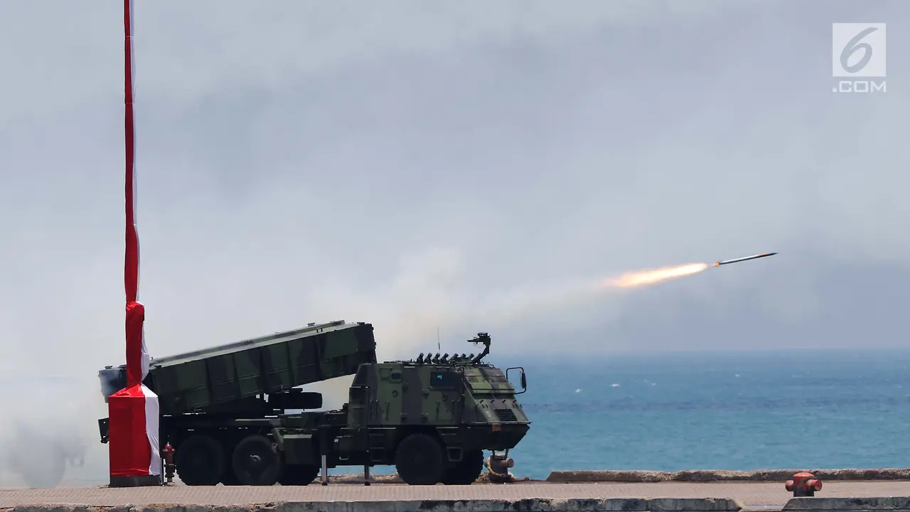 Atraksi Alat Tempur Meriahkan HUT TNI