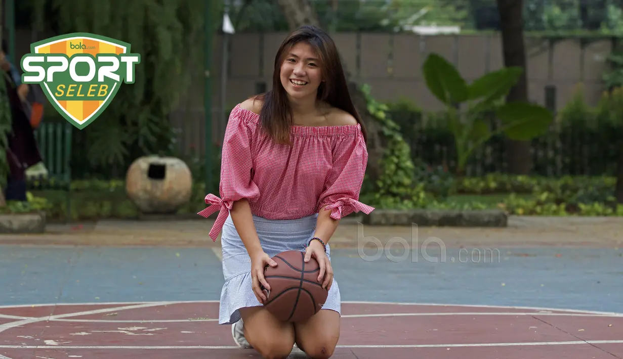 Michelle Kurniawan, Atlet Basket Putri Indonesia lahir 6 April 2000 di Cirebon. (Bola.com/Nicklas Hanoatubun)