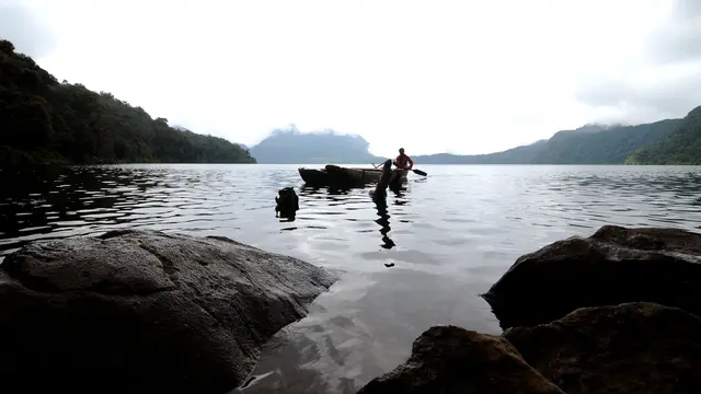 Menikmati Ketenangan Danau Gunung Tujuh