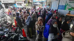 Pemerintah Provinsi DKI Jakarta melalui Dinas Pendidikan mengumumkan pencairan dana bantuan melalui Kartu Jakarta Pintar (KJP) Plus Tahap 1 2025 secara bertahap dilakukan mulai 8 April 2025. (merdeka.com/Arie Basuki)