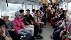 Kereta api ringan terpadu atau light rail trainset (LRT) Palembang, Sumatera Selatan resmi beroperasi secara komersial mulai hari ini, Rabu (1/8).