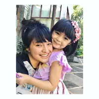 "Tadinya aku kira aku akan bersedih hari ini karena ngga bisa bersama Sienna karena harus kerja sampai malam. Tapi semua rencana-Nya dijadikan surprise buat aku." Lanjutnya. (Instagram/marshanda99)