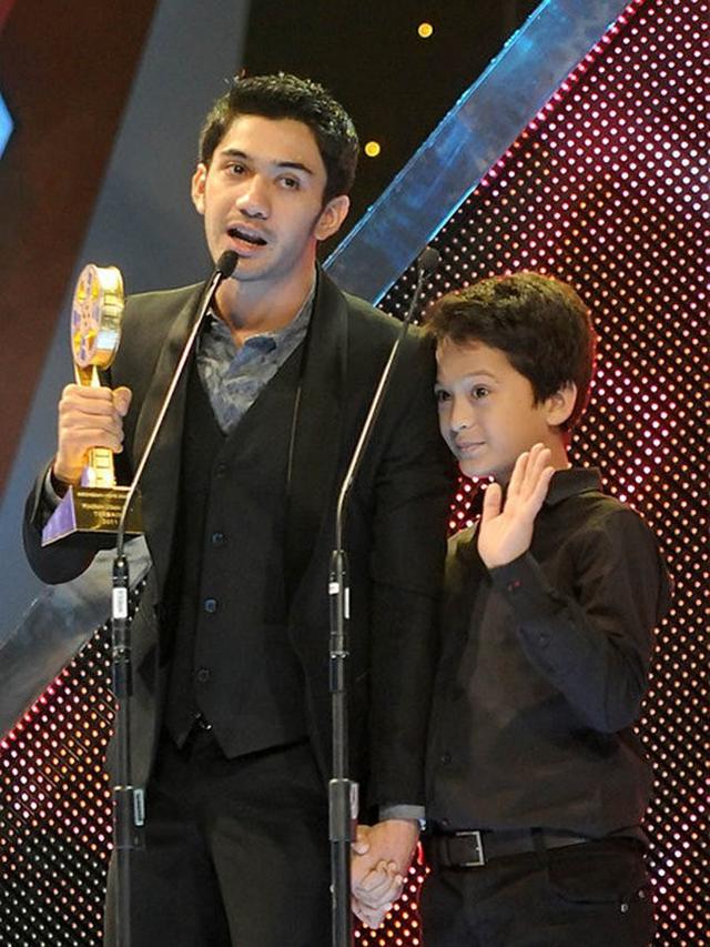 Jarang Tersorot, Ini 6 Potret David Jonathan Adik Reza Rahadian