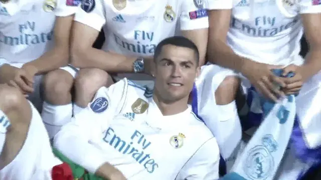 Puluhan ribu fans Real Madrid menginginkan Cristiano Ronaldo bertahan di Santiago Bernabeu. This video is presented by Ballball.