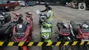 Sepeda motor pemudik diangkut dengan tujuan 19 daerah pada enam provinsi di Indonesia. (merdeka.com/Imam Buhori)