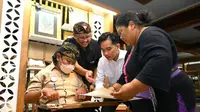 Beri Semangat, Gibran Temui Pelukis Disabilitas di Pesta Kesenian Bali