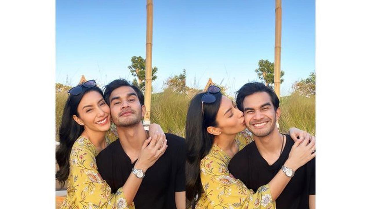 Deretan foto-foto kolase Tyas Mirasih dan Tengku Tezi di Bali. Tyas tampak merangkul mesra sang suami.&nbsp;<br>