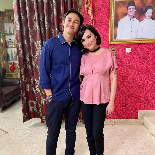 Potret 6 Aktor Indonesia Bareng Ibunya di Sinetron, Penuh Kehangatan