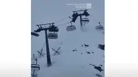 Kereta gantung bergoyang hebat di sebuah resor ski. (dok. Screenshoot Youtube The Weather Chanel/ Instagram @marco_malcangi)