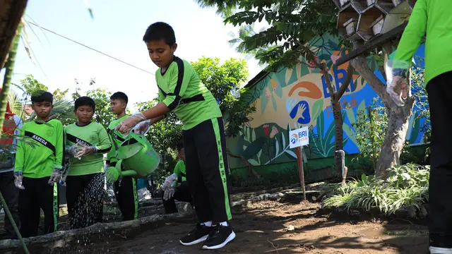 BRI Ajak Siswa SD Belajar Hidroponik di BRINita Padukuhan Mrican