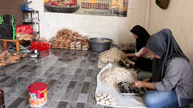 Aktivitas Produksi di Usaha Maminom Snack
