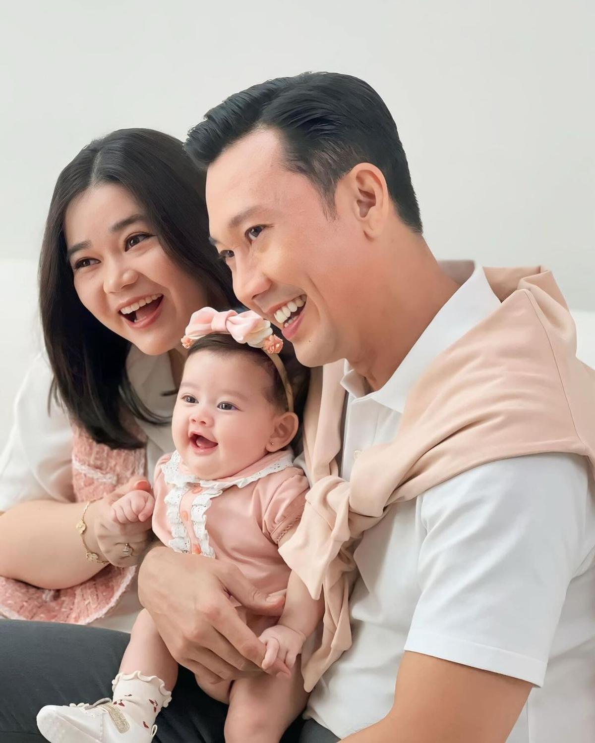 7 Potret Imut Baby Biel Anak Denny Sumargo, Disebut Fotokopian Mamanya
