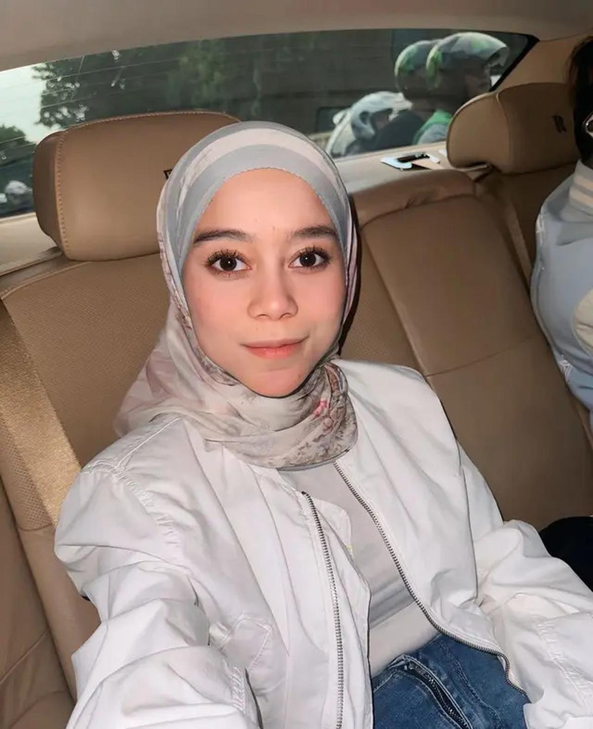 Trik Jitu Gaya Hijab ala Lesti Kejora, Cocok untuk Kuliah hingga Kondangan