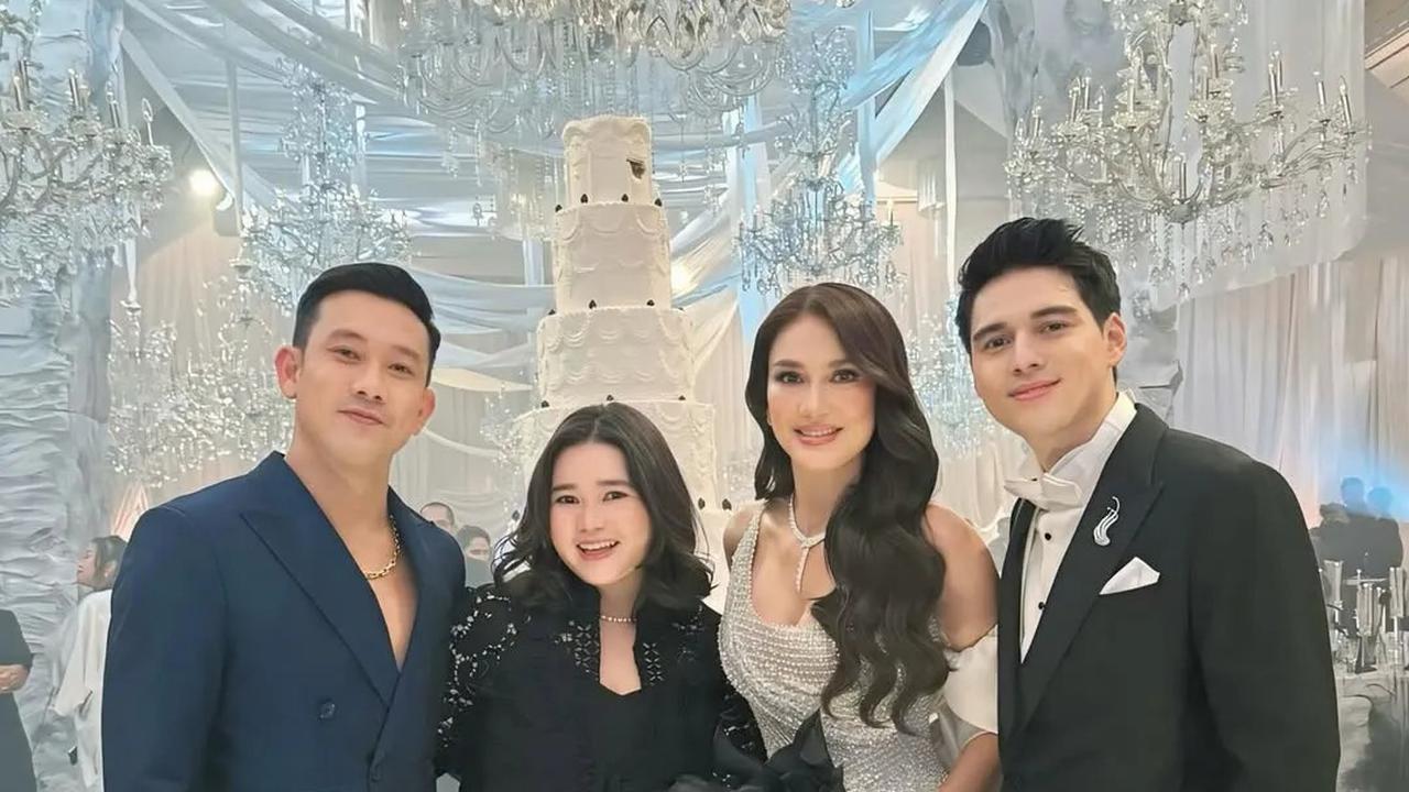 Luna Maya Bawa Buket Bunga Hitam di Resepsi Jakarta, Ternyata Segini Harganya