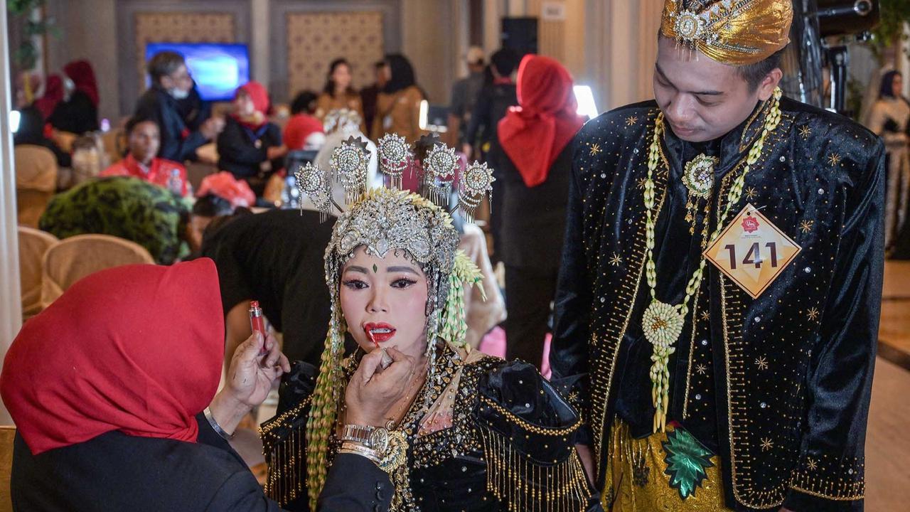 FOTO: 285 Pasangan Ikuti Isbat Nikah Massal di Surabaya