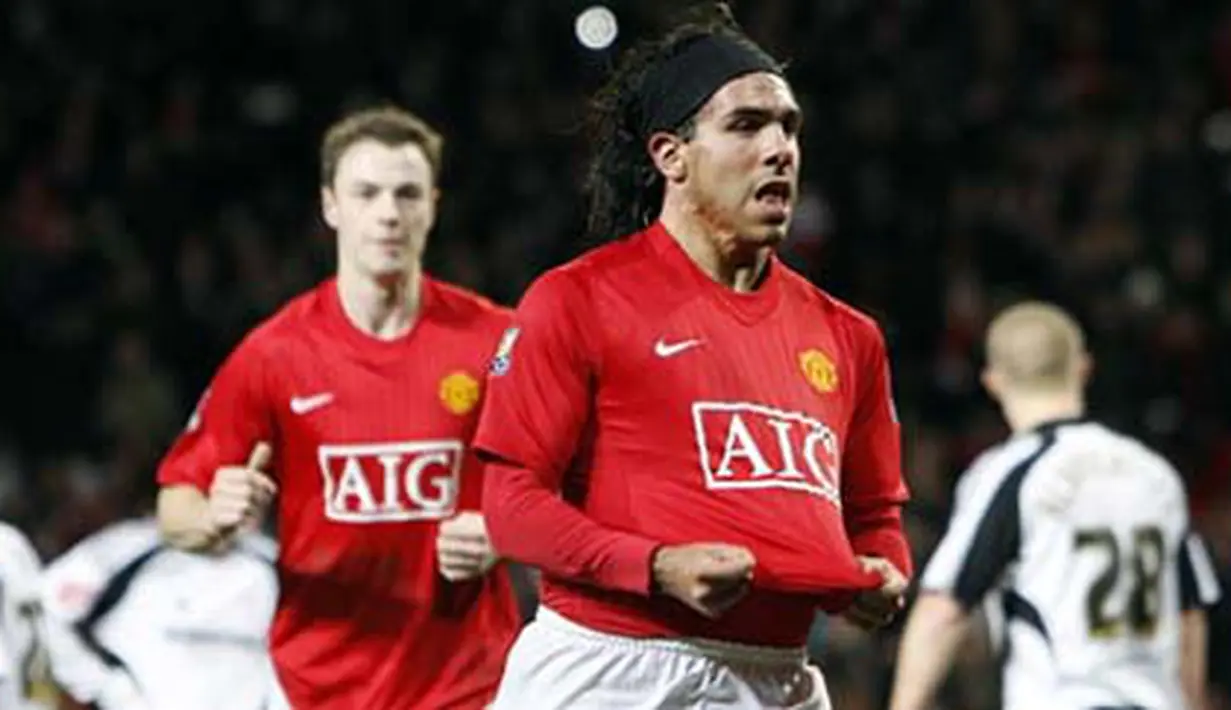 Manchester United's forward Carlos T&eacute;vez celebrates after scoring during the second leg of their English League Cup semi final against Derby County at Old Trafford in Manchester, on January 20, 2009. AFP PHOTO/PAUL ELLIS