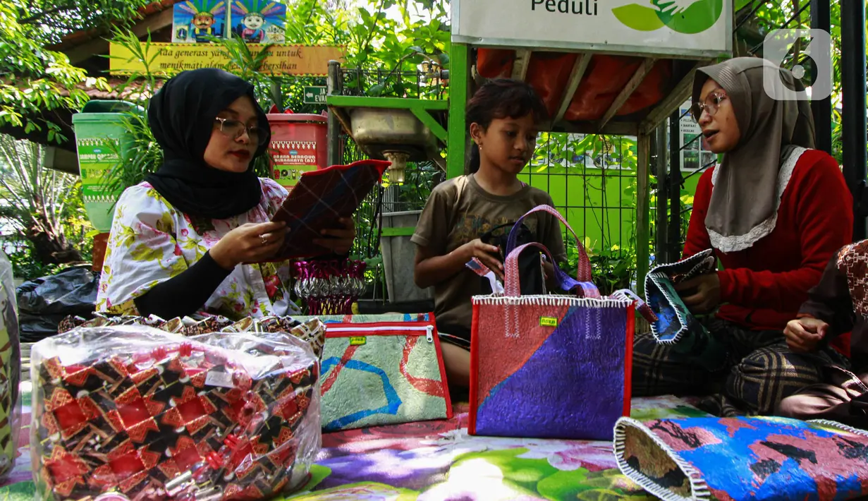 Keberadaan bank sampah juga dapat meningkatkan kualitas kebersihan lingkungan sekaligus mengubah paradigma masyarakat terhadap sampah. (Liputan6.com/Angga Yuniar)