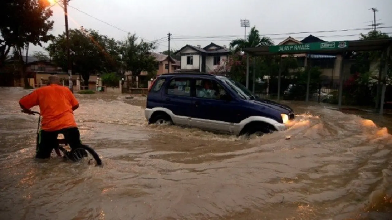 Hujan deras mengakibatkan wilayah Penang direndam banjir 