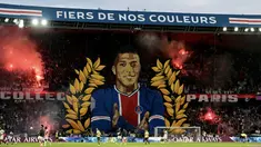 Suporter Paris Saint-Germain (PSG) melakukan acara perpisahan dengan megabintang Timnas Perancis Kylian Mbappe dengan mempersembahkan koreografi keren. (AFP/Miguel Medina)
