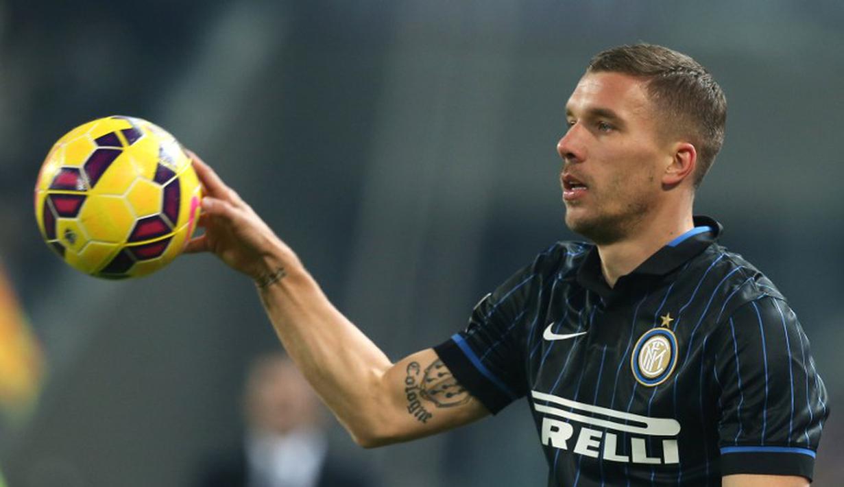 Lukas Podolski resmi bergabung dengan Inter Milan pada Senin (6/1/2015), dengan status sebagai pemain pinjaman dari Arsenal hingga musim 2014-2015 berakhir. (AFP/Marco Bertorello)