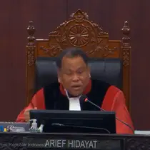 Hakim Arief Hidayat di ruang sidang Gedung Mahkamah Konstitusi (MK) Jakarta, Kamis (4/4/2024). (Foto: tangkapan layar youtube Mahkamah Konstitus)