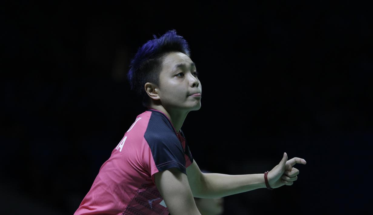 Pebulutangkis Indonesia, Apriyani Rahayu, saat melawan wakil Jepang, Ayako Sakuramoto/Yukiko Takahata pada Indonesia Open 2019 di Istora, Jakarta, Selasa (16/7). Pasangan Indonesia menang 21-15, 21-16. (Bola.com/M Iqbal Ichsan)