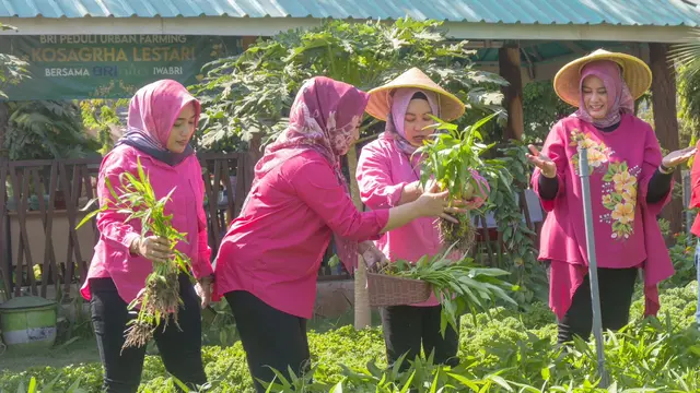 Wanita Tangguh Berkarya Lewat Program BRI Peduli BRInita
