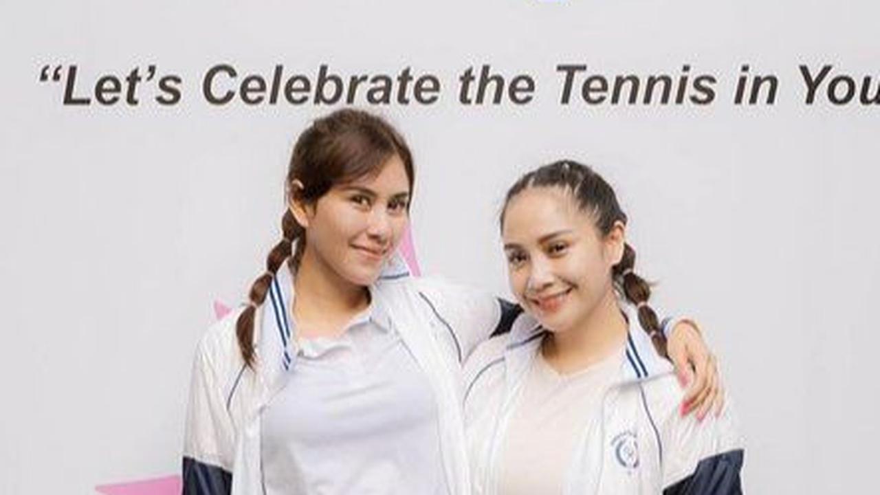 Berduet Dengan Syahnaz, 8 Foto Nagita Slavina Main Tenis, Kulit Glowingnya Bikin Netizen Salfok