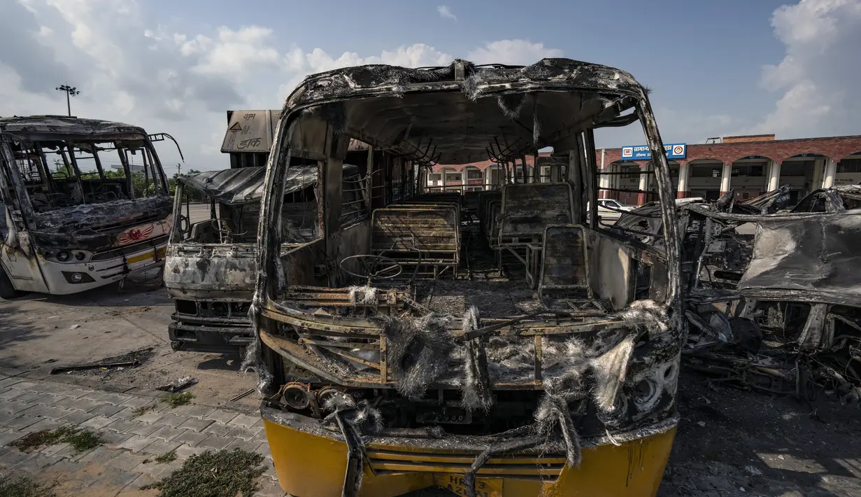 Pihak berwenang mengatakan mereka telah memerintahkan sekolah dan perguruan tinggi untuk tetap tutup sebagai tindakan pencegahan. (AP Photo/Altaf Qadri)