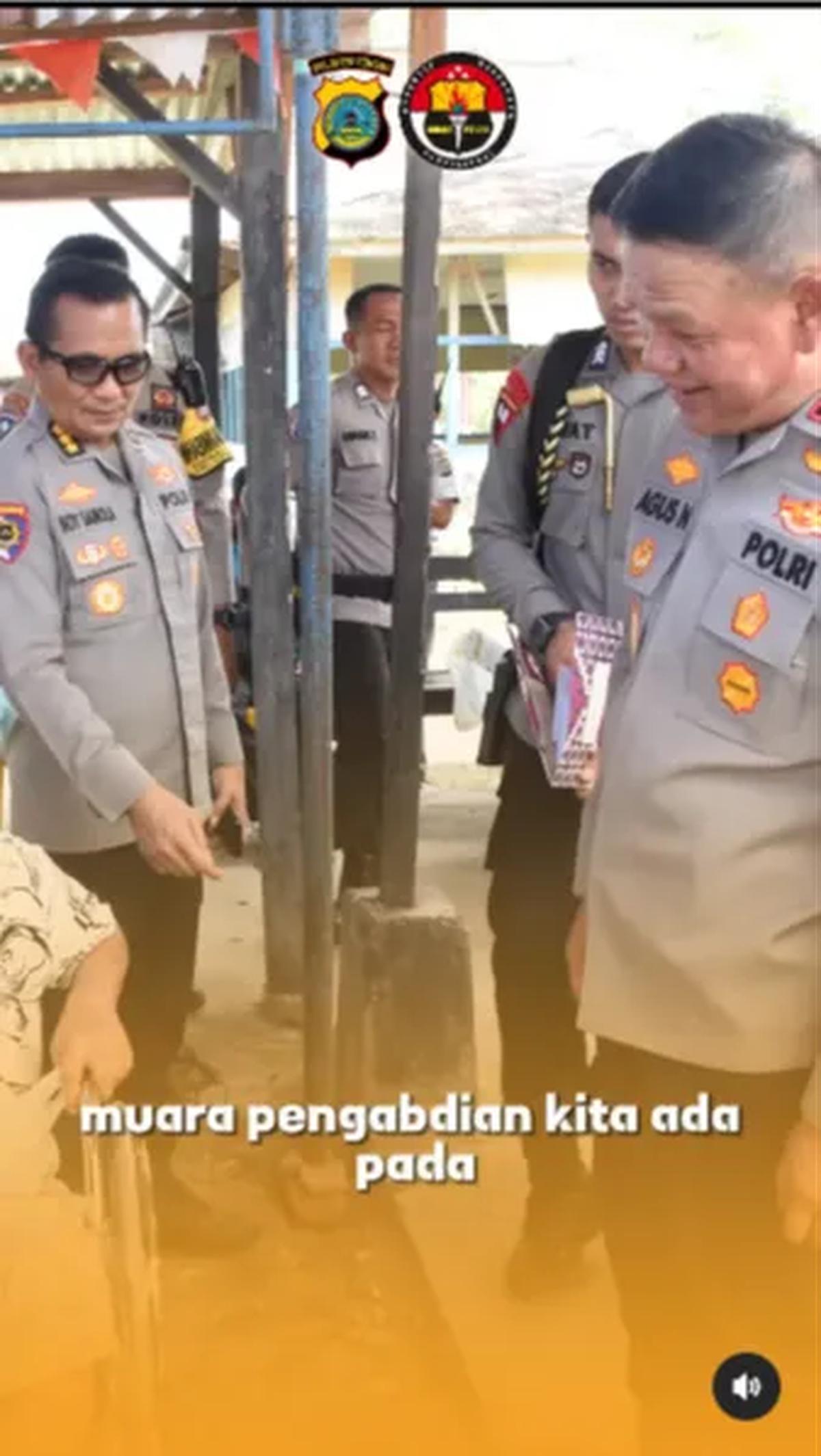 Oleh karena itu, Ia menegaskan jika muara dari pengabdian Polri berada pada masyarakat. "Oleh karenanya, muara pengabdian kita ada pada masyarakat," sambunganya.<br>