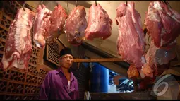 Dari pantauan Liputan6.com, harga daging sapi sudah menyentuh Rp 125 ribu per kilo, Pasar Minggu, Jakarta, Kamis (24/7/2014) (Liputan6.com/Miftahul Hayat)