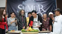 Acara tumpengan tasyakuran dan do'a bersama untuk pembuatan film Sumur Jiwo 1977 di Jakarta, Senin (20/05/2024). (IST)