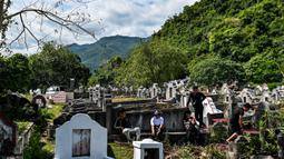 Festival Cheng Beng atau Qingming juga dikenal sebagai Hari Pembersihan Makam. (CHAIDEER MAHYUDDIN/AFP)
