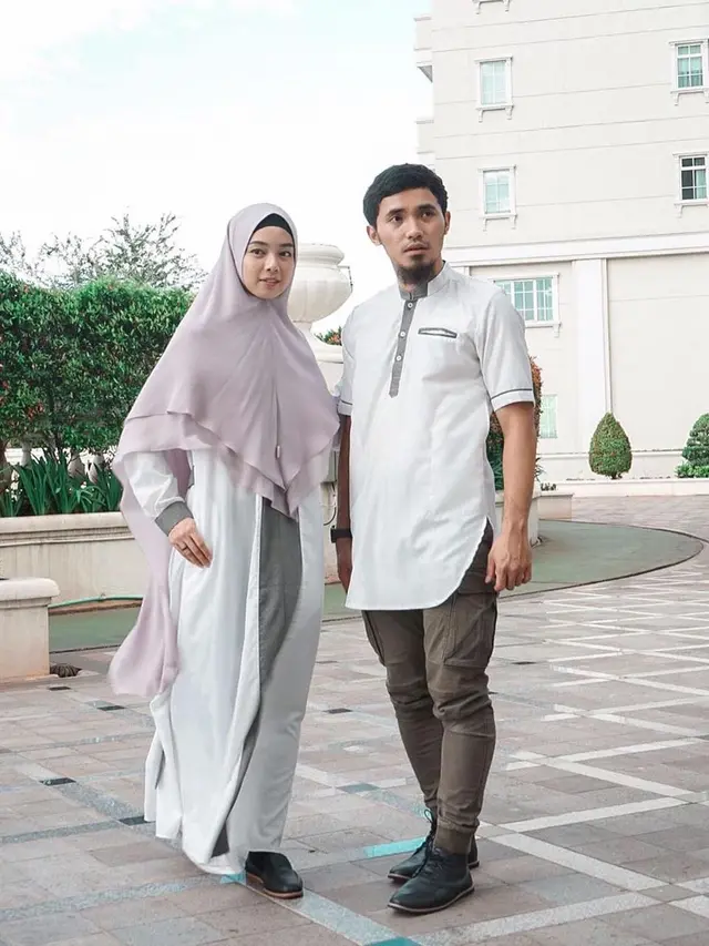 Potret mesra Lindswell Kwok dan Achmad Hulaefi