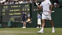 Petenis Swiss Roger Federer merayakan kemenangan atas Andy Murray dari Inggris Inggris Raya di semifinal tenis Grand Slam Wimbledon di London, 10 Juli 2015 (REUTERS / Toby Melville)