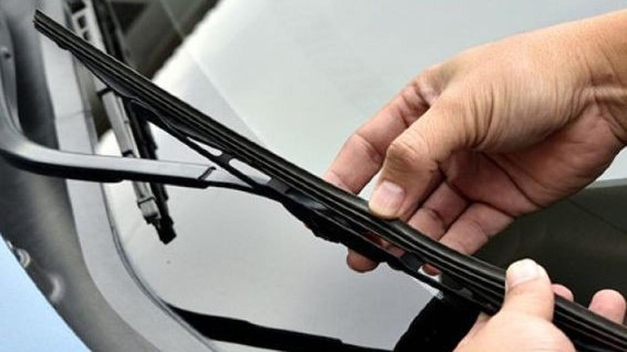 Mengangkat Wiper