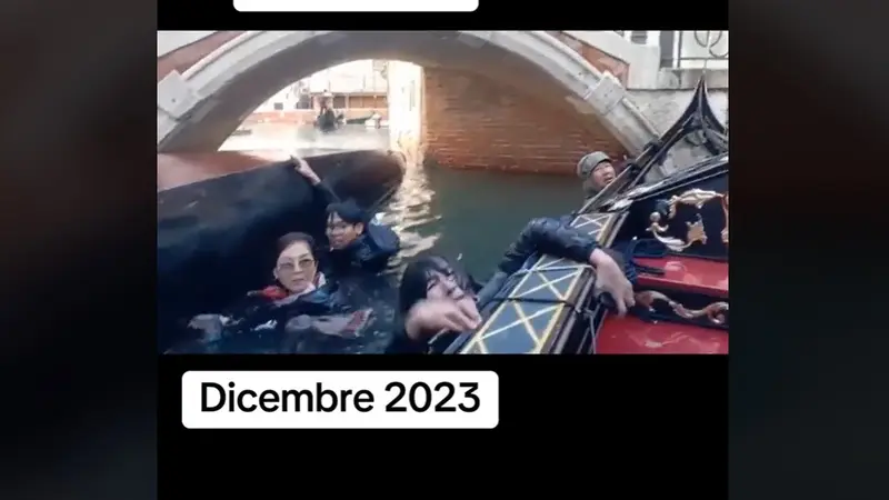 Sekelompok Turis China Terjungkal dari Gondola ke Kanal Venesia Gara-Gara Selfie