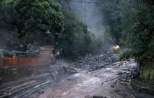 Penyebab Banjir Bandang Kawasan Wisata Guci, Derasnya Air Terjang Fasilitas hingga Jembatan Terbawa Arus
