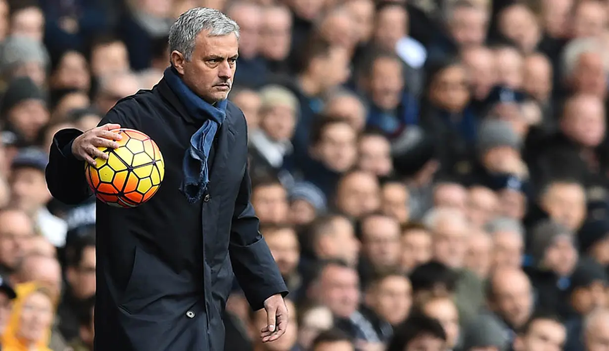 Tottenham Vs Chelsea, Minggu (29/11/2015). Bertandang ke Tottenham, The Blues hanya bisa bermain imbang 0-0. (AFP/Ben Stansall)