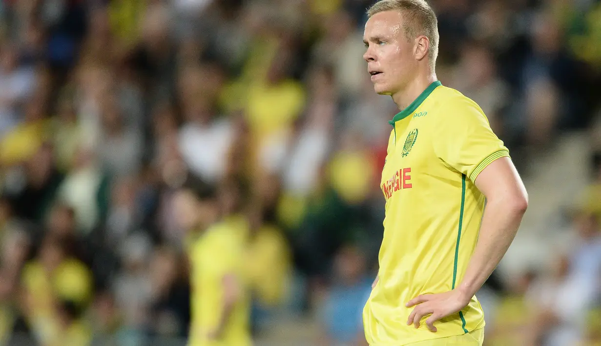 4. Kolbeinn Sigþorsson - Pemain timnas Islandia ini memiliki arti perfeksionis. Hal tersebut tergambar dari kariernya yang acap kali berganti tim. Mungkin ia akan segera pindah jika tidak kerasan lagi di tim nya saat ini. (AFP/Jean Evrard)