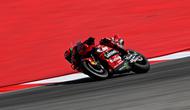 Francesco Bagnaia, pembalap Ducati Lenovo tampak bersenang senang dengan motor Desmosedici GP23 pada tes pramusim MotoGP di sirkuit Portimao Portugal (twitter/ducaticorse)