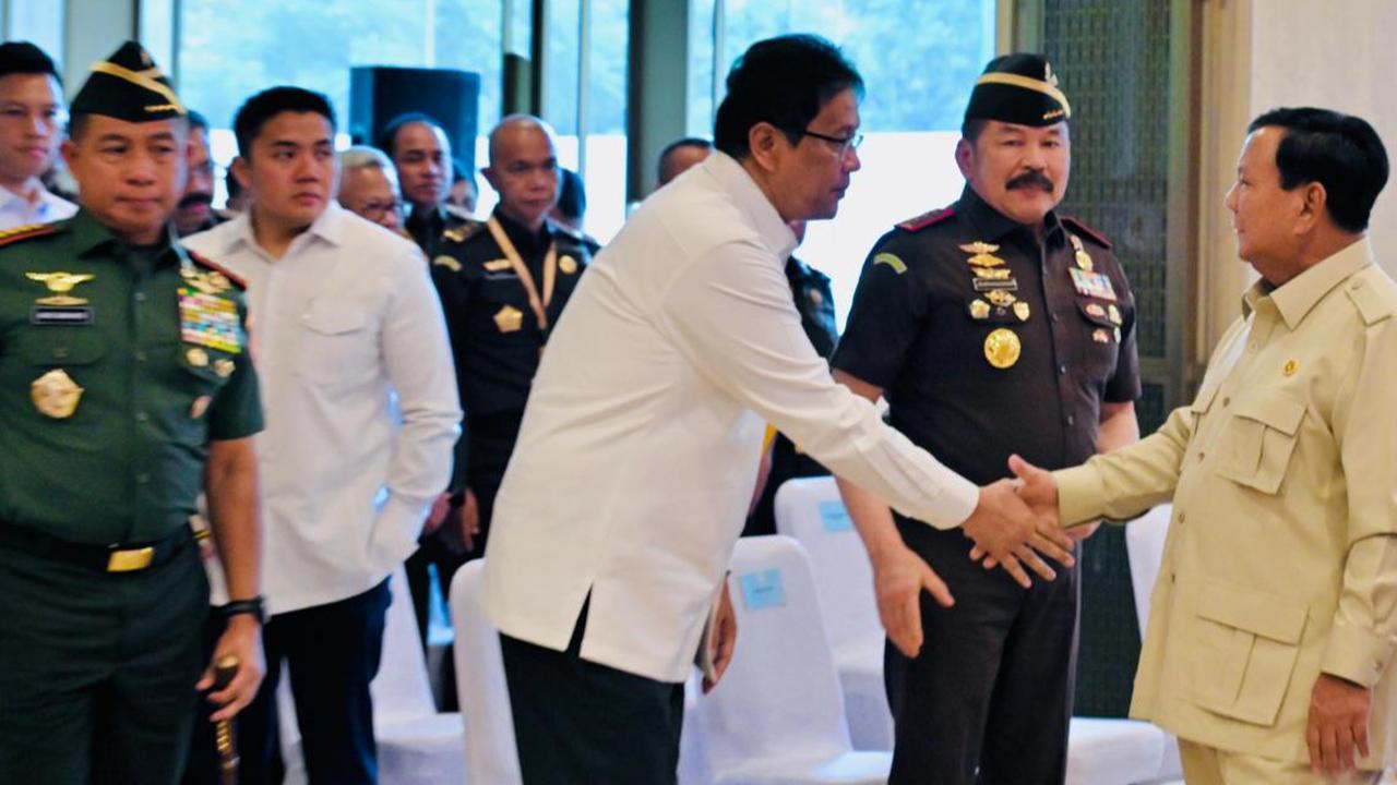 VIDEO: Tak Terduga Prabowo Mendadak Tanya Purbaya "You Ada Gelar Profesornya Gak?"