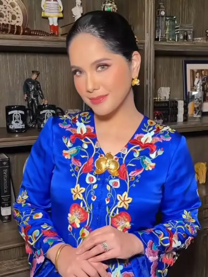 Potret Annisa Pohan Tampil Anggun Berkebaya Encim Biru saat Perayaan Hari Kartini 2025