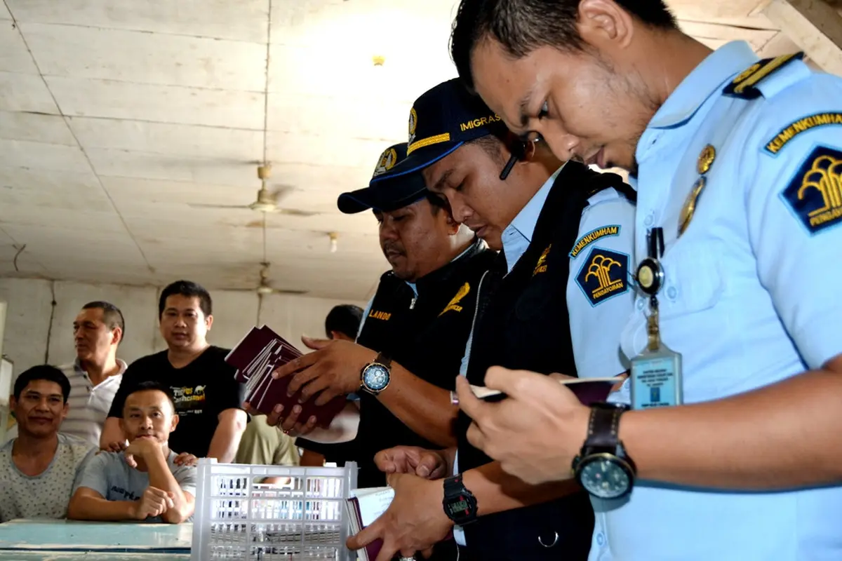 Operasi Imigrasi Temukan Izin 45 TKA Tiongkok Kedaluarsa