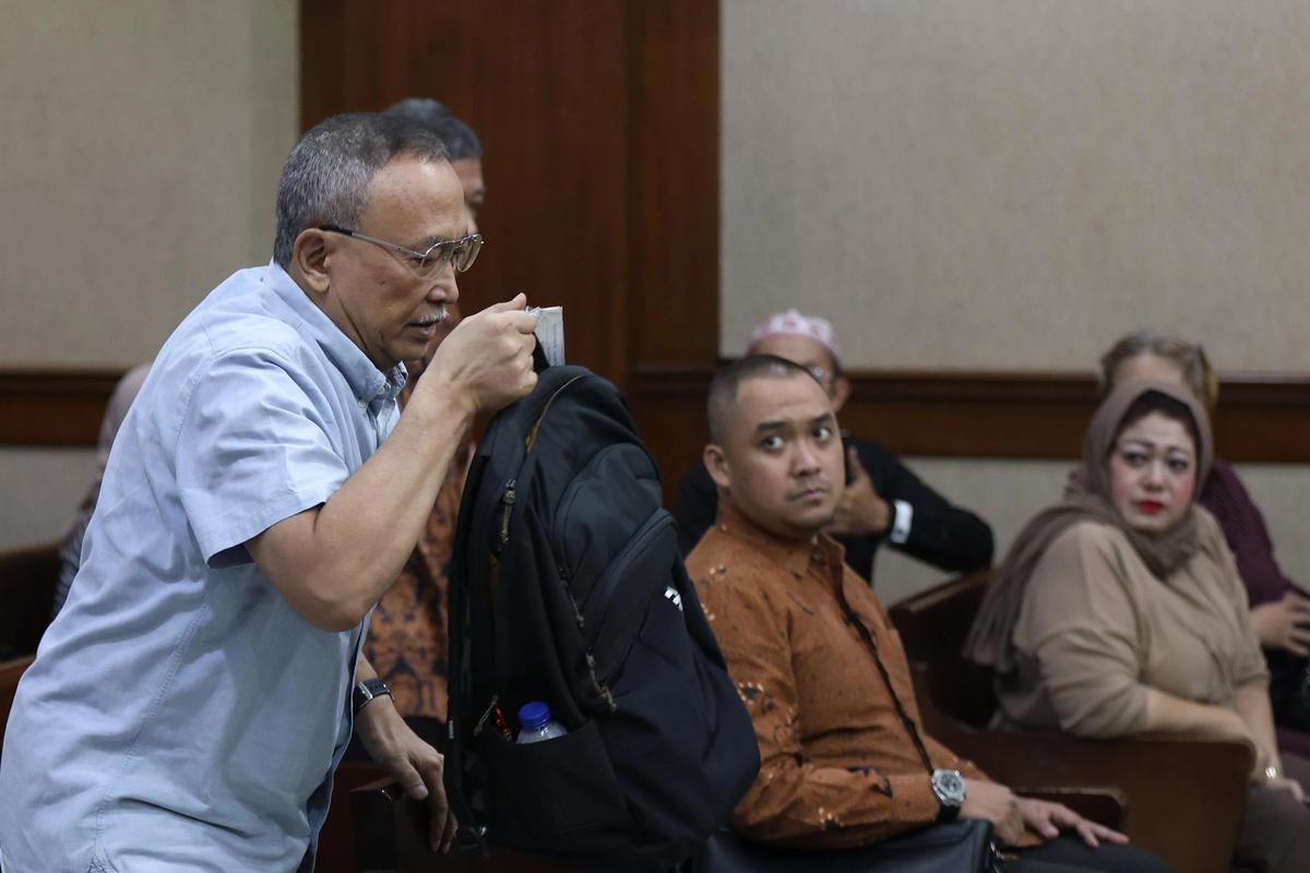 FOTO: Tiga Terdakwa Kasus  Korupsi Minyak Mentah  Dituntut Penjara 8 Tahun hingga 14 Tahun