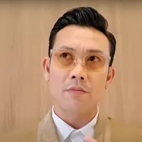 Richard Lee minta maaf setelah menampilkan anak Amy BMJ terkait konflik rumah tangga Aden Wong dalam podcast. Denny Sumargo pun merespons hangat. (Foto: Dok. YouTube Intens Investgasi)